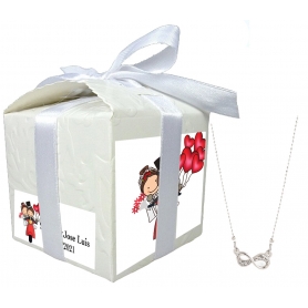 Colgante infinito en caja personalizada con nombres y fecha y adhesivo boda