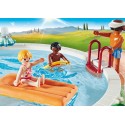 Piscina con ducha y otros accesorios de playmobil