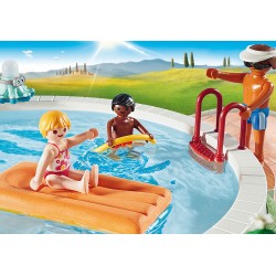 Piscina con ducha y otros accesorios de playmobil