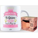 Taza con frase para mamá en color blanca presentada en caja