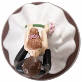 Figura novios besandose para tarta de boda