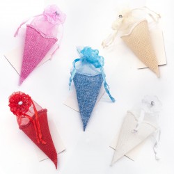 Cono con flor para regalo