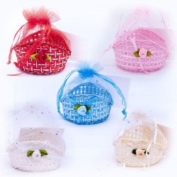 Cesta con flor para regalo