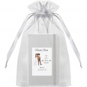 Libreta personalizada con nombre de invitados y novios presentada en bolsa organza plata para bodas