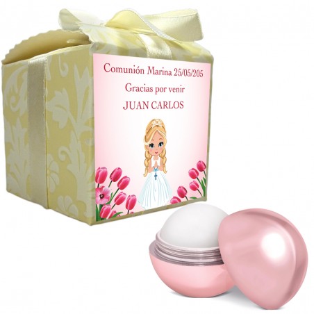 Bálsamo labial rosa presentado en caja con adhesivo comunión personalizado con nombre de invitada
