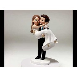 Figura de tarta boda novia en brazos