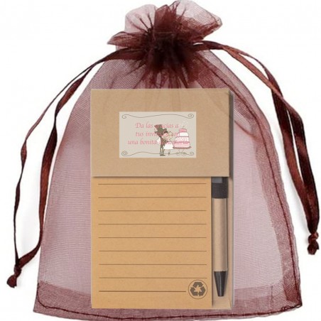 Libreta marcador con dedicatoria y nombre de invitados en bolsa de organza