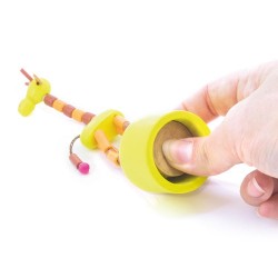 Jirafa de madera bailona