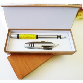 Navaja y bolígrafo en caja de madera personalizada para colegios fin de año